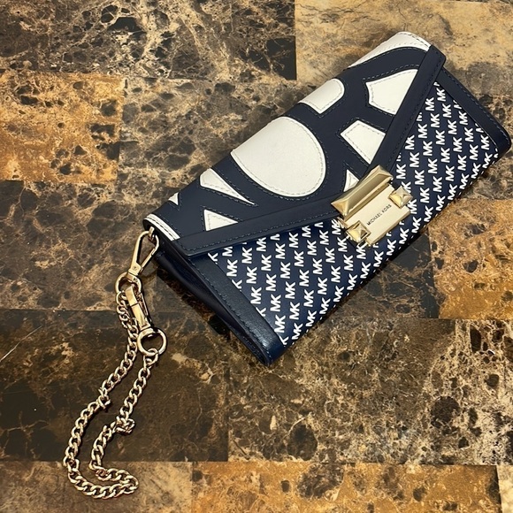 Michael Kors Whitney MK large graphic logo chain wallet - Picture 11 of 15